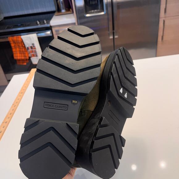 NEW Vince Camuto Neframes Army Green Leather Round Toe Chelsea Boot Size 8M - Picture 10 of 10